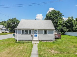 41 Farragut St, Lowell, MA 01854