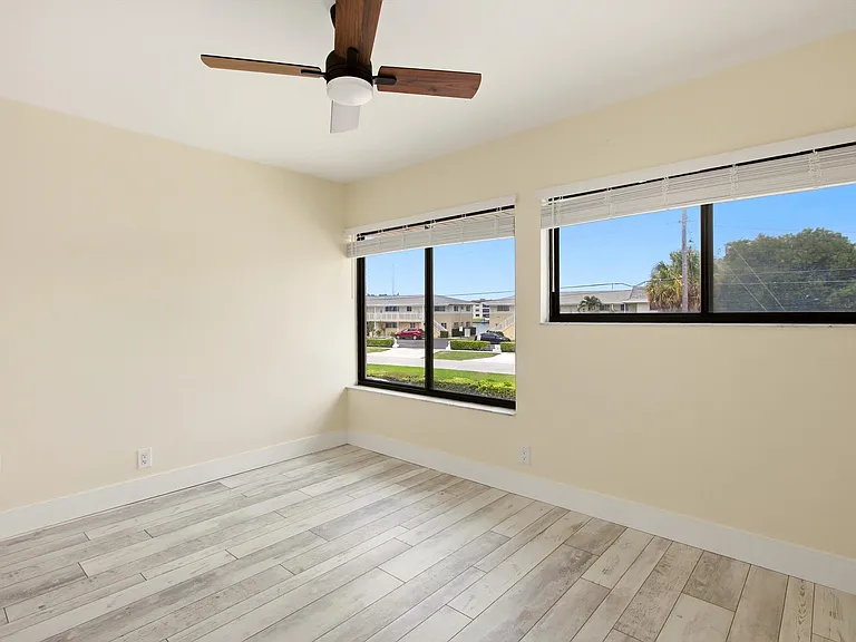 412 Southwind Dr #E2 — Photo 9