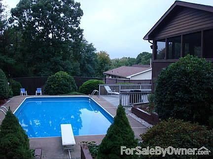 Pool with bonus 3 season room