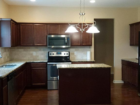 2nd image of 40 Red Rock Ct Ne