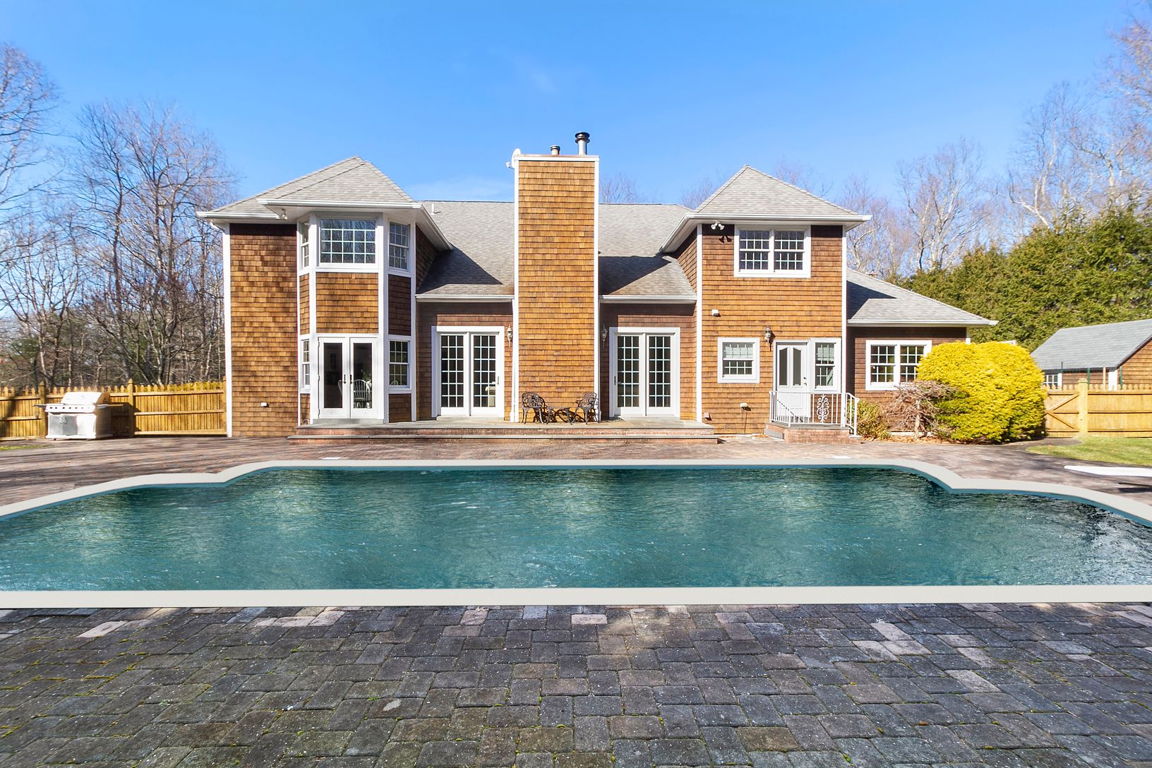  Stately Rear Design Oversized Pool 20x40