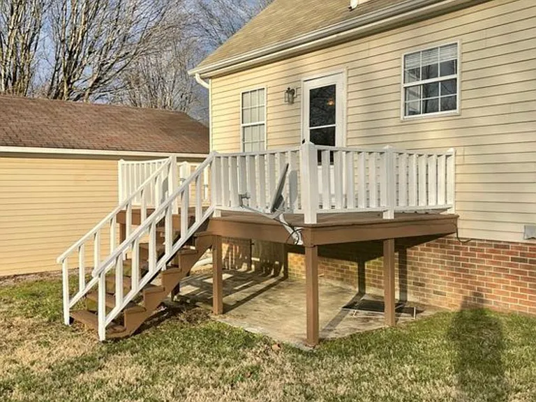 2136 Crystal Ct — Photo 11