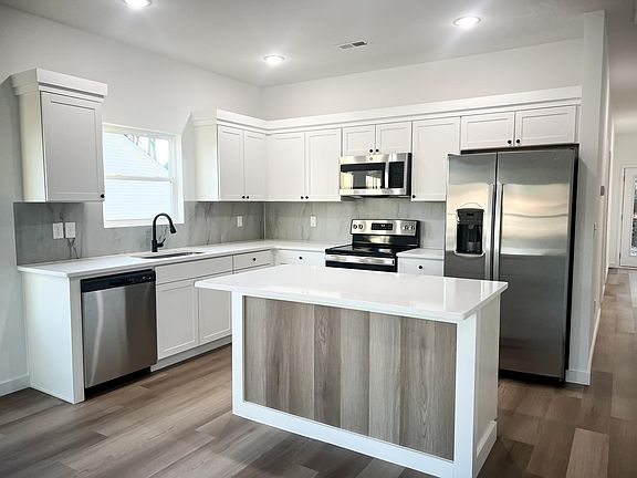 3rd image of 290 Hummingbird Ln