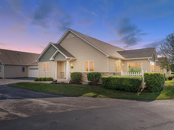 2182 Waterbury Ln E #2182, Sycamore, IL 60178