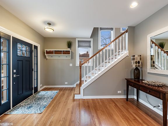 3rd image of 1112 N Belmont Ave
