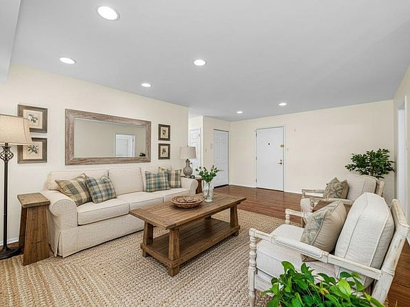 4th image of 7 Rockford Rd APT E2