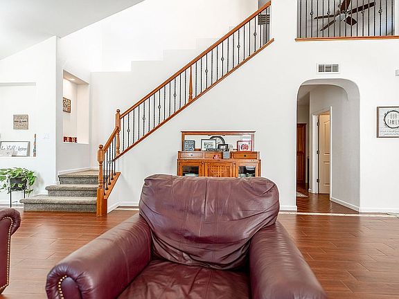5th image of 29335 W Centinella Dr