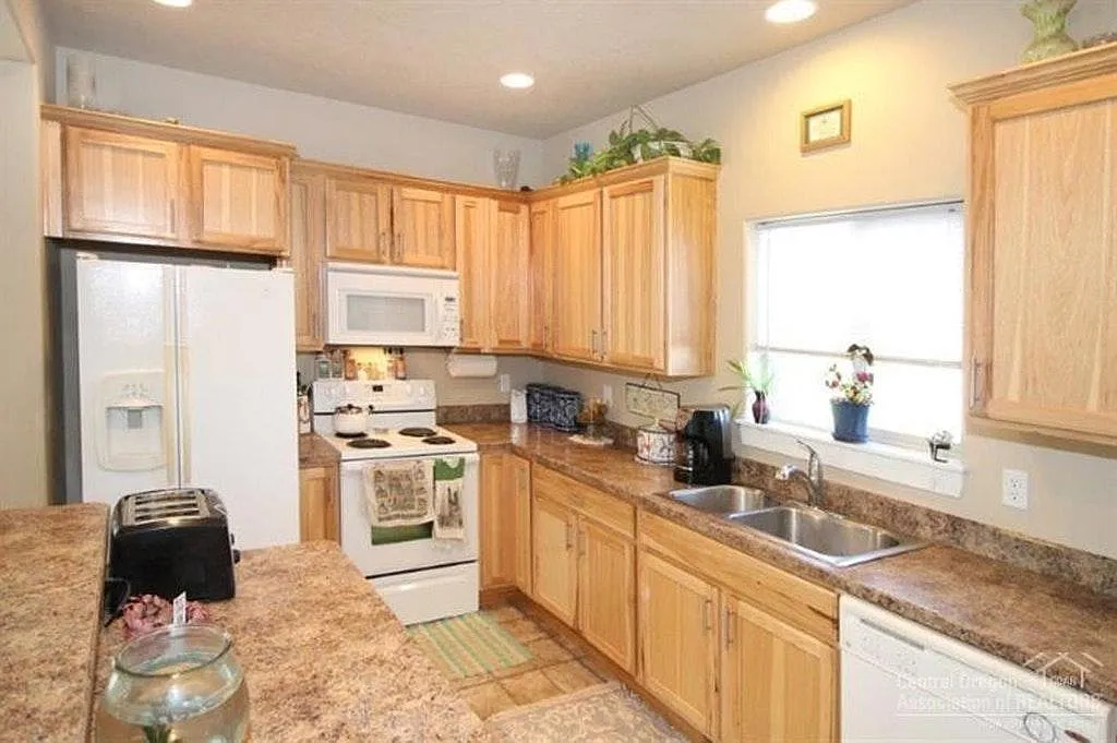 3 bed, 2.5 bath, 1705 sqft, $2,650 — Photo 2