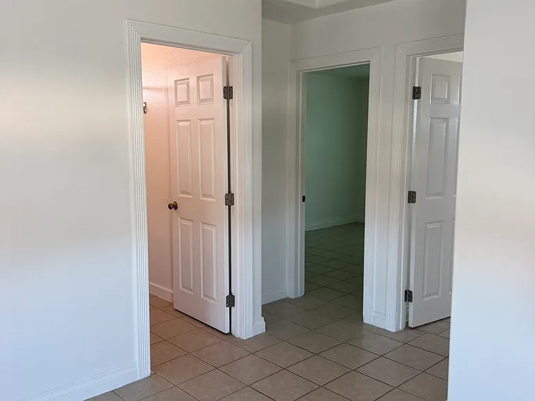 1010 W Robert Ln #1 — Photo 10