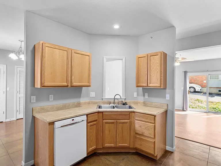 1616 Anthony St #101 — Photo 8