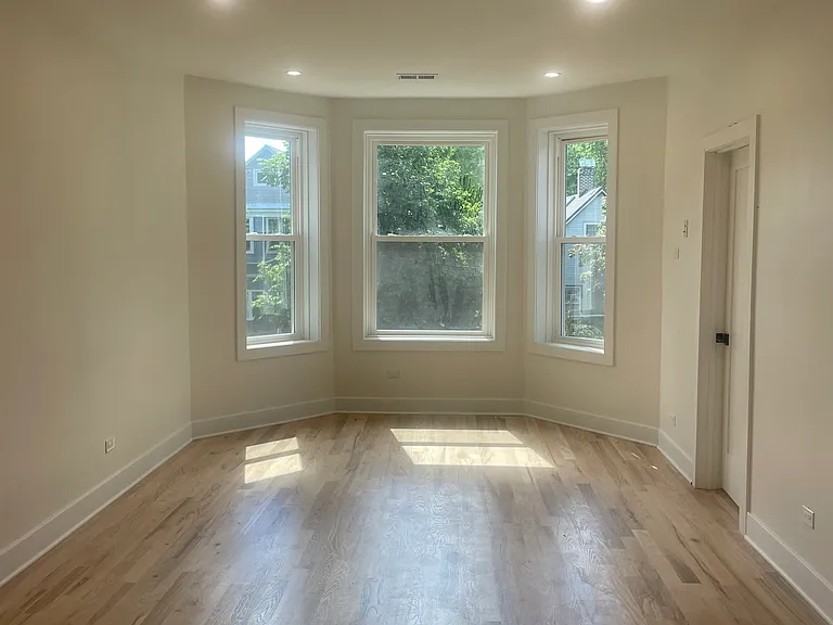 4135 N Monticello Ave #2 — Photo 6