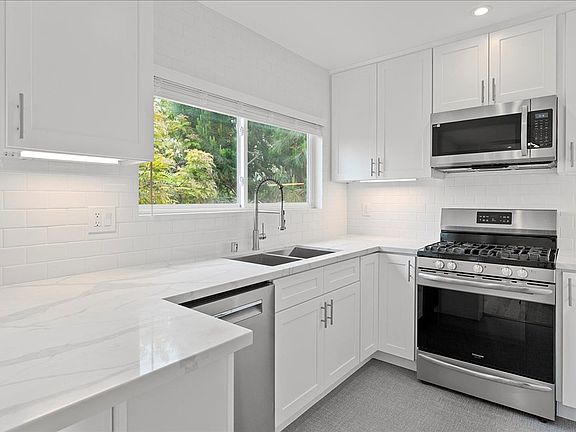 5th image of 1701 Washington Way #10