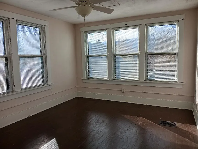 233 N Franklin St #1/2 — Photo 14