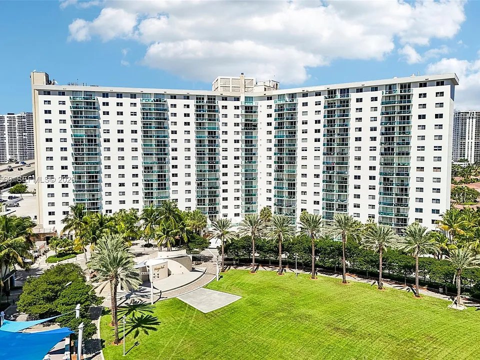 19370 Collins Ave #1120