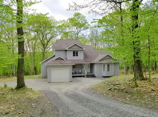 1110 Fox Ct, Bushkill, PA 18324