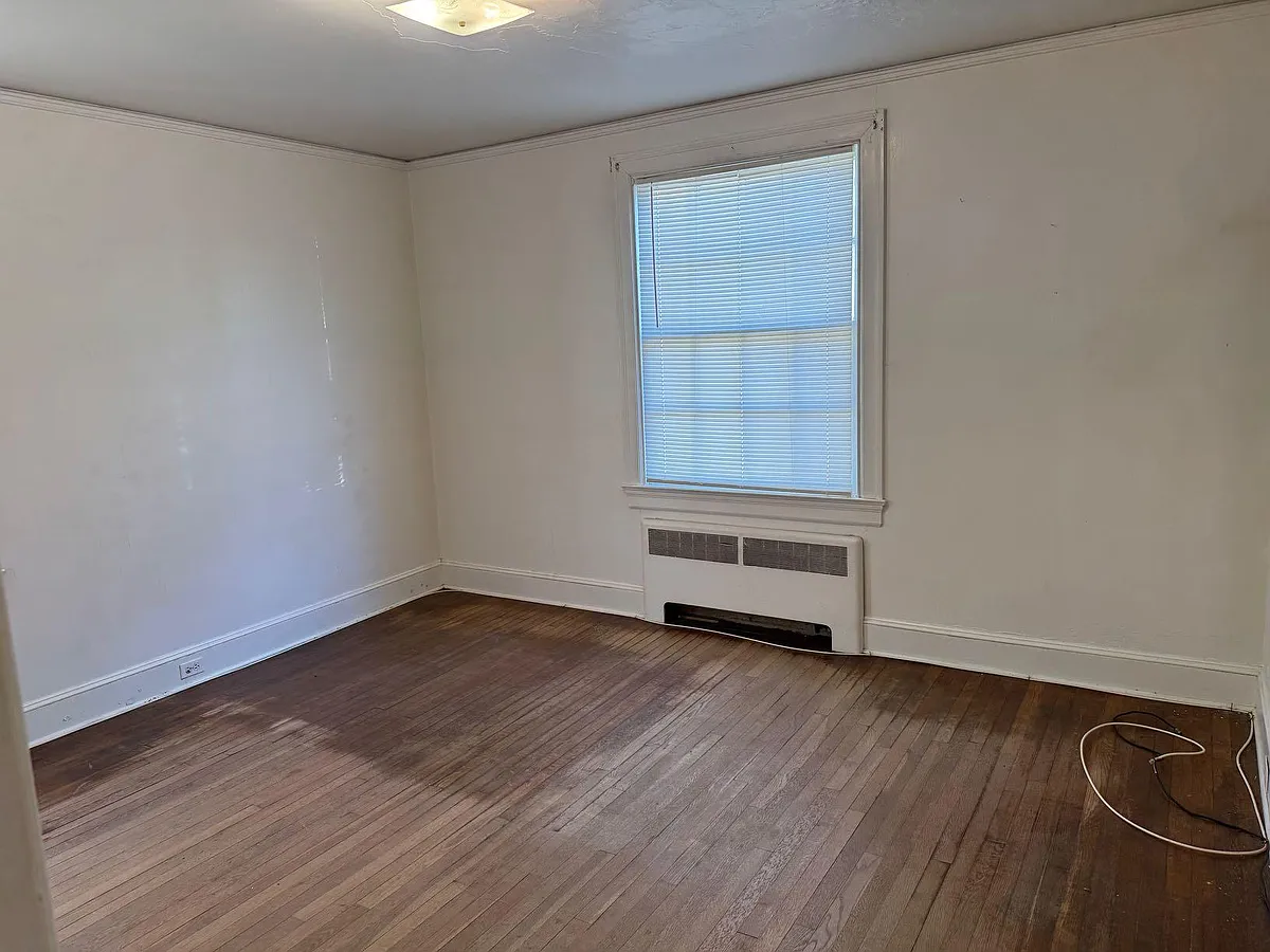 Building Photo - 712 Edwin Ct #1