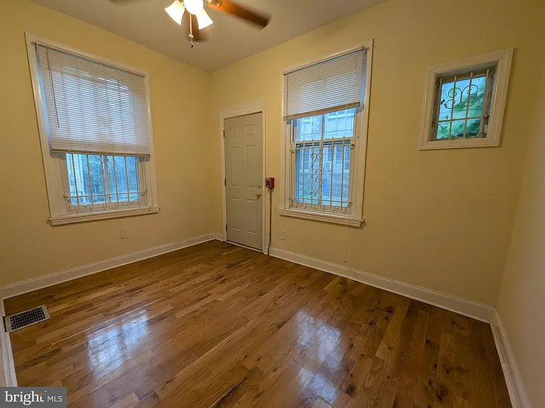 304 W School House Ln #1 — Photo 2
