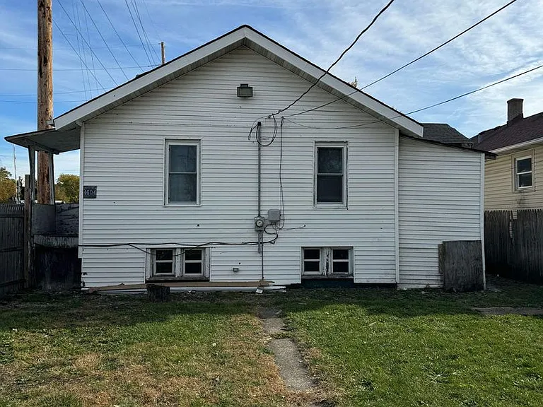 4604 Johnson Ave — Photo 2