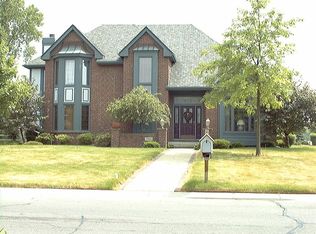 7457 Whispering Oak Dr, Sylvania, OH 43560