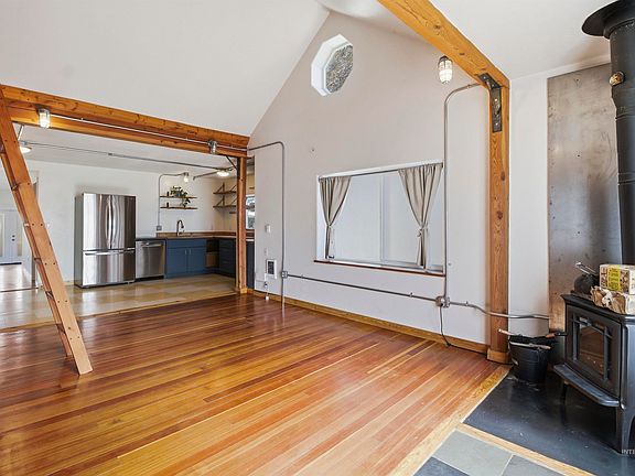 2nd image of 856 E 8th St