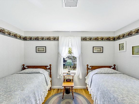 5th image of 686 Queen Anne Road