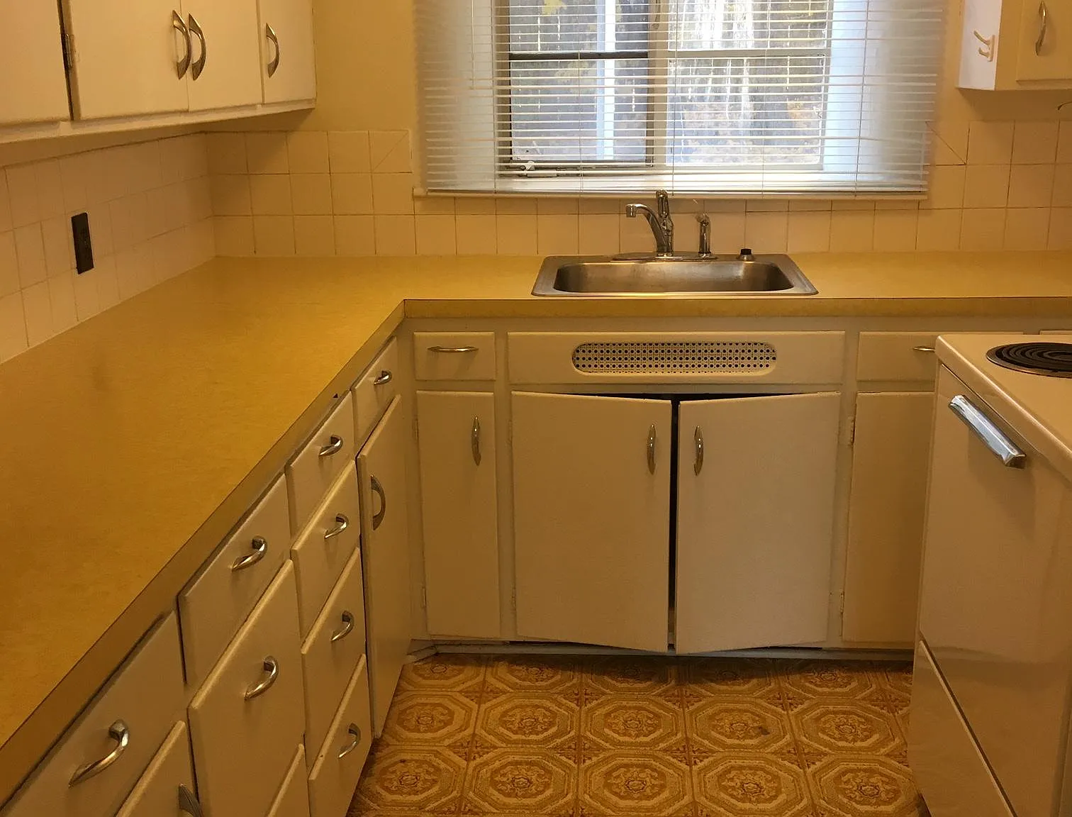 Studio, $725 — Photo 2