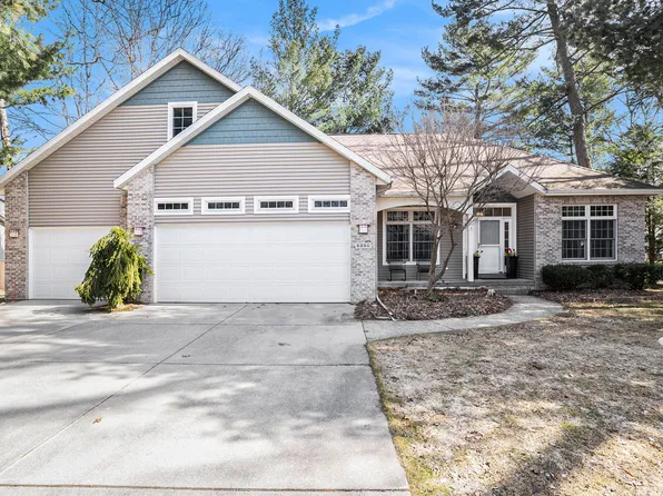 6860 Wintergreen Dr, Fruitport, MI 49415
