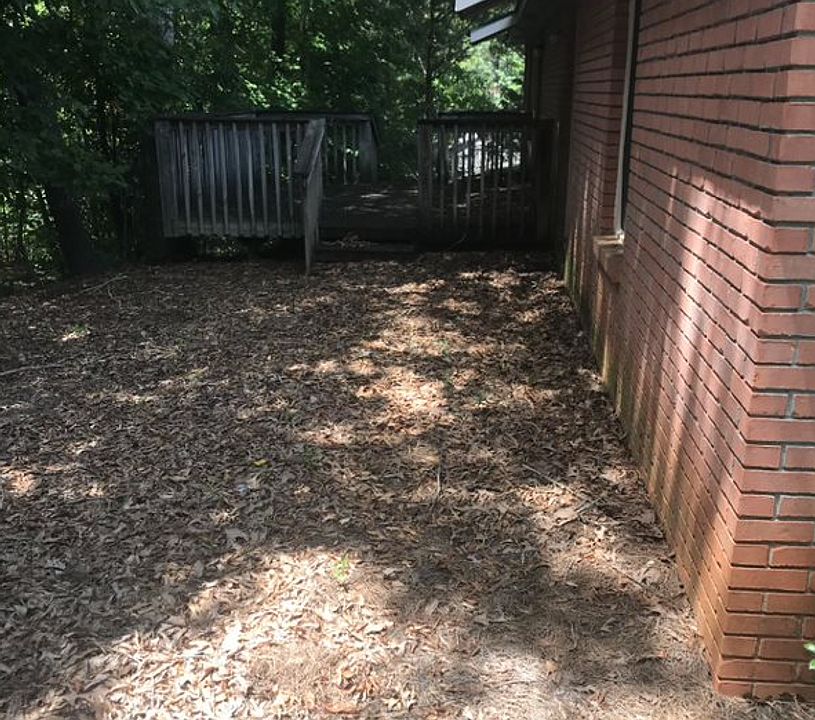 2nd image of 445 Reede St