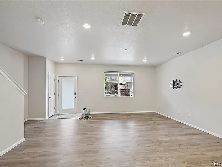 13927 Vispo Way — Photo 7