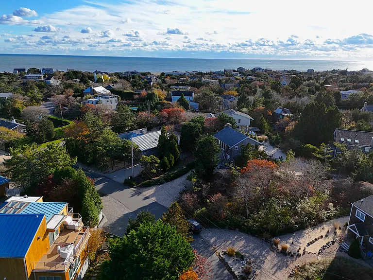 11 Pine Way — Photo 2