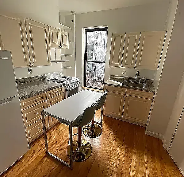 416 W 56th St #17 — Photo 2