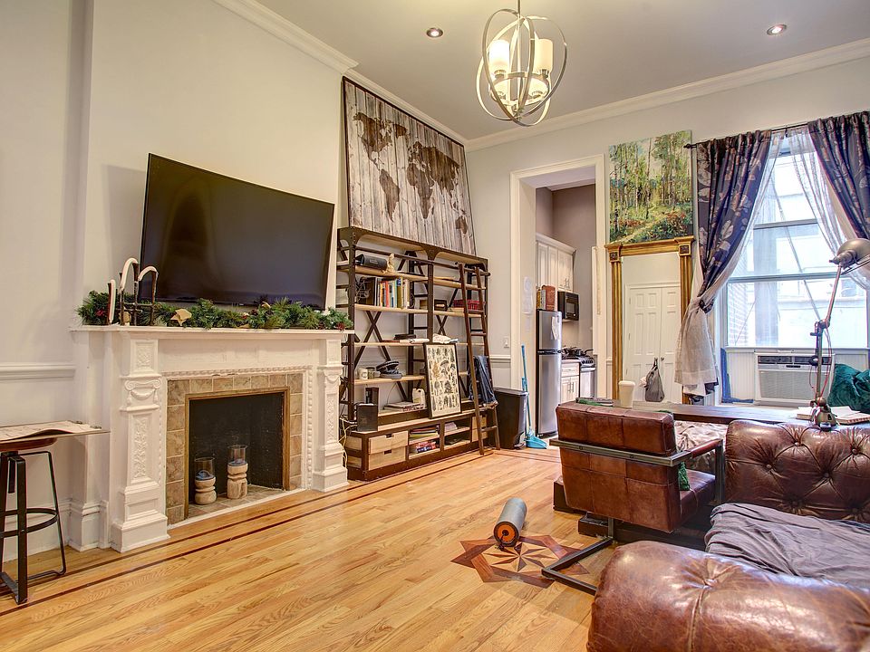 1st image of 130 W 73rd St APT 4