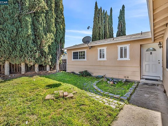 3rd image of 3321 Fraser Rd