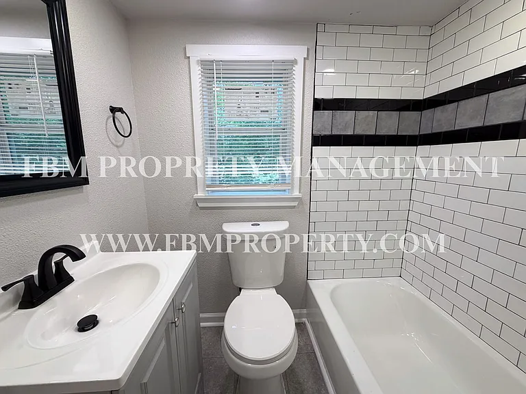 303 E Thompson St — Photo 20