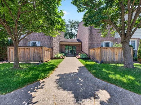 6044 Swayze Dr #6, Niagara Falls, ON L2J 4G9