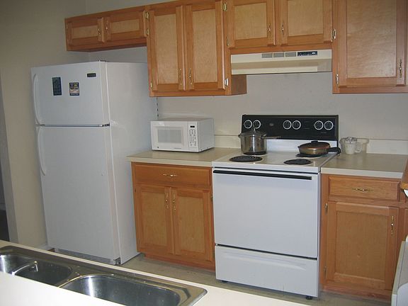 3rd image of 945 Park Ave
