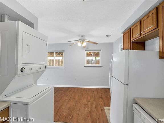 3rd image of 1818 Carol Ann Ave