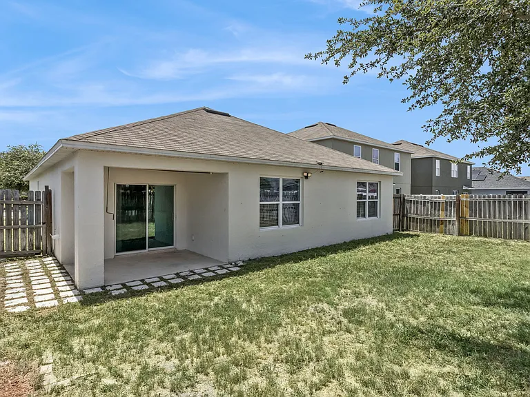 4257 Roberta Dr — Photo 20