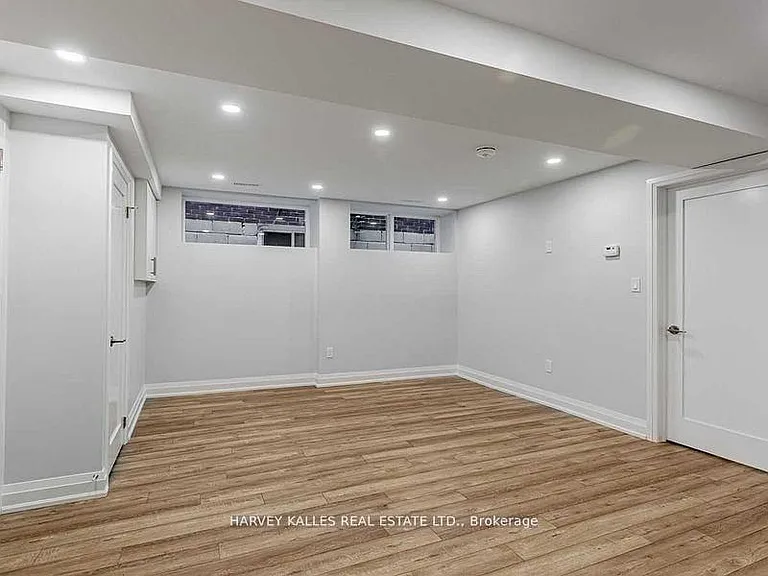 987 Avenue Rd #LOWER — Photo 7
