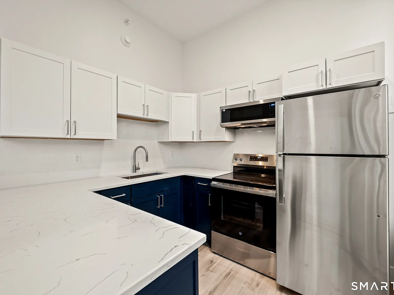 542 Main St — Photo 3