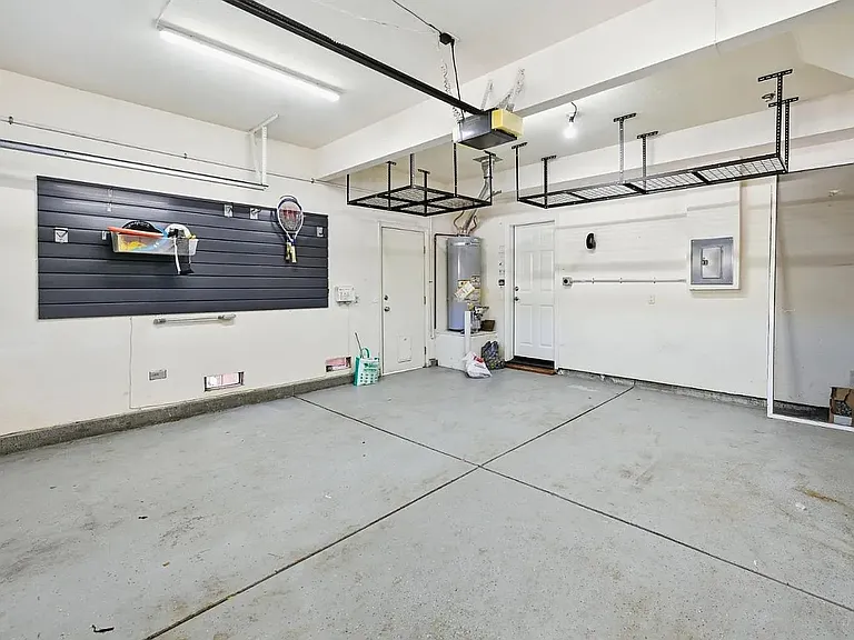 6569 Alyssa Dr — Photo 35