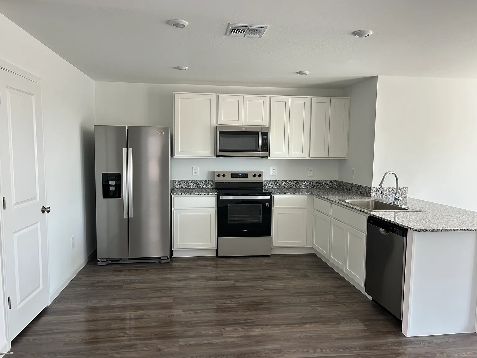 1124 N 13th Pl — Photo 2