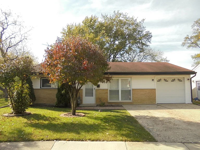 408 Sunset Ln — Photo 1
