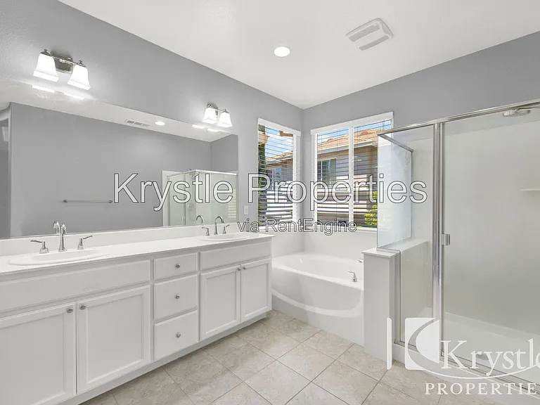 1649 Roma Dr — Photo 27