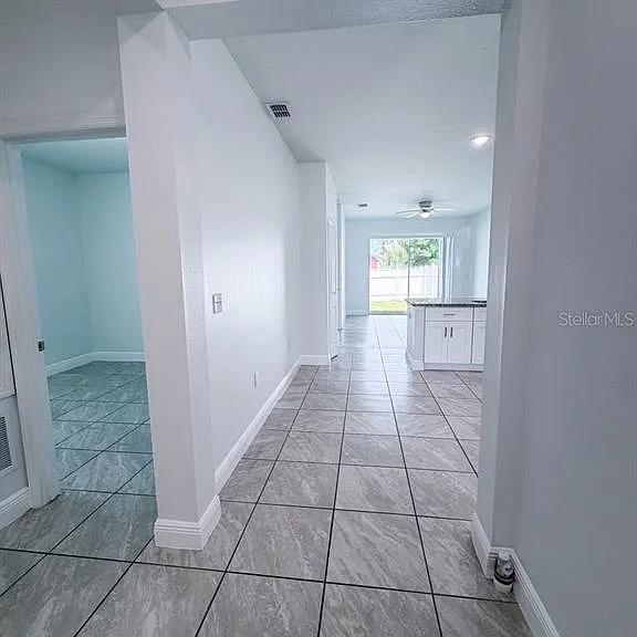 812 Glastonbury Dr — Photo 3