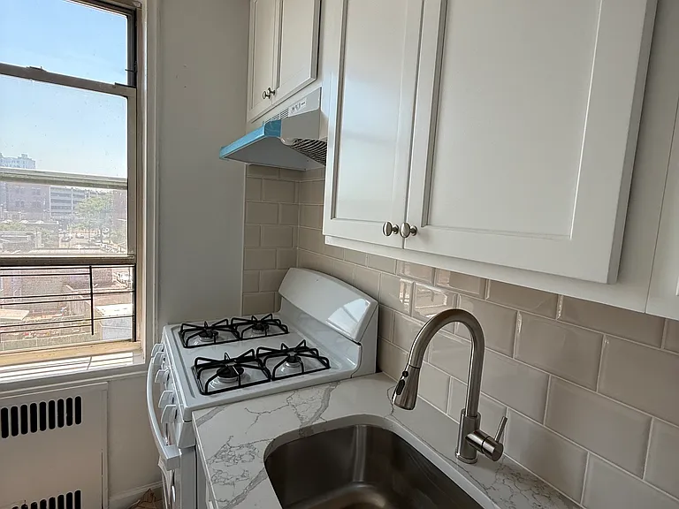 120 Kenilworth Pl #4 — Photo 4