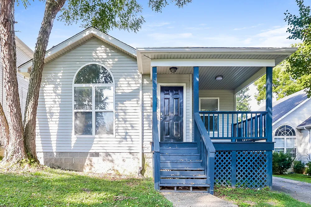 3 bed, 2.0 bath, 1296 sqft, $1,865 — Photo 1