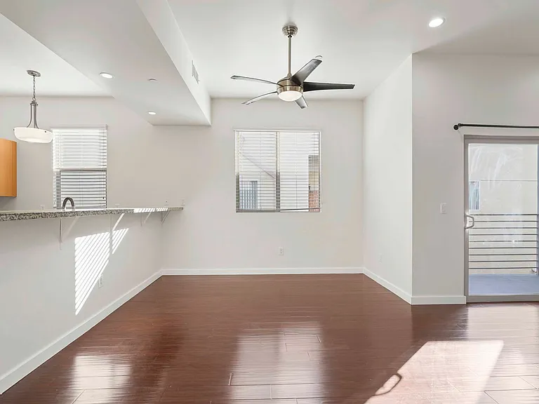 6462 Woodley Ave — Photo 28