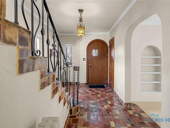 5th image of 2339 Meadowwood Dr