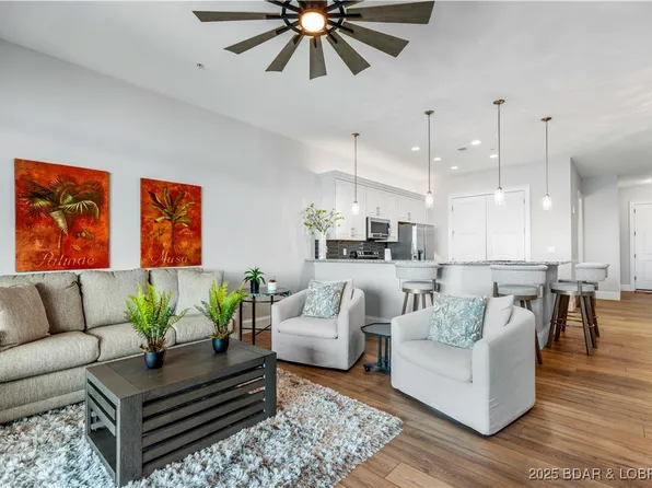 166 Captiva Dr #8B, Sunrise Beach, MO 65079